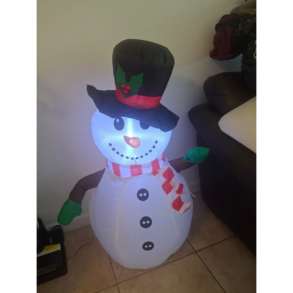 Holiday Living 4ft Inflatable Lighted Snowman Christmas Outdoor Decoration883550